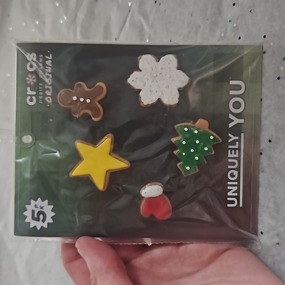 CROCS JIBBITZ CHRISTMAS COOKIE 5 PACK CHARMS: NEW IN PACKAGE - Picture 1 of 2
